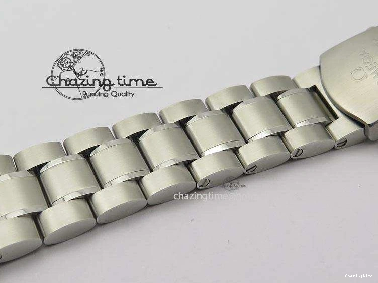 1223 Efficient Speedmaster JHF SS Snoopy Award 45th Anniversary White dial On SS Bracelet 8239